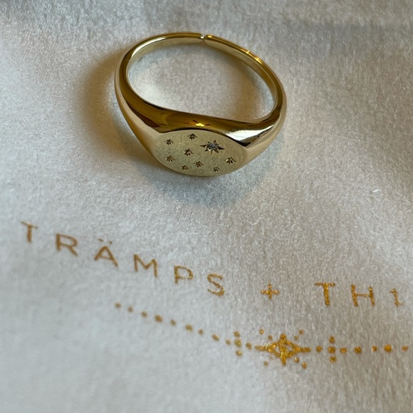 Etoile Signet Ring - Picture 4 of 6